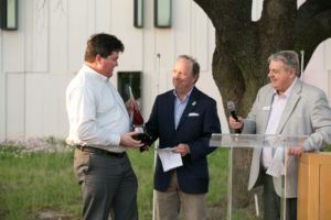 Harry Wetzel recieves trophy for 2018 International Award of Excellence in Sustainable Winegrowing